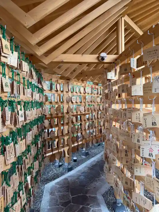 諏訪大社下社秋宮の{uncategorized: "未分類", other: "その他", undefined: "問題あり", building: "その他建物", grave: "お墓", sacred_gate: "鳥居", guardian: "狛犬", statue: "像", buddha: "仏像", history: "歴史", nature: "自然", garden: "庭園", animal: "動物", pagoda: "塔", temizu: "手水舎", mountain_gate: "山門・神門", sanctuary: "本殿・本堂", subordinate: "末社・摂社", art: "芸術", scenery: "景色", jizo: "地蔵", ema: "絵馬", goshuin: "御朱印", omikuji: "おみくじ", items: "授与品その他", amulet: "お守り", goshuincho: "御朱印帳", eats: "食事", festival: "お祭り", votive_dance: "神楽", shichigosan: "七五三参", wedding: "結婚式", experience: "体験その他", initially: "初詣", around: "周辺", anti_infection: "感染症対策"}