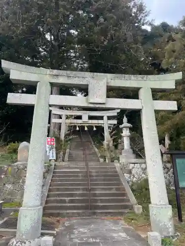 佐香神社の{uncategorized: "未分類", other: "その他", undefined: "問題あり", building: "その他建物", grave: "お墓", sacred_gate: "鳥居", guardian: "狛犬", statue: "像", buddha: "仏像", history: "歴史", nature: "自然", garden: "庭園", animal: "動物", pagoda: "塔", temizu: "手水舎", mountain_gate: "山門・神門", sanctuary: "本殿・本堂", subordinate: "末社・摂社", art: "芸術", scenery: "景色", jizo: "地蔵", ema: "絵馬", goshuin: "御朱印", omikuji: "おみくじ", items: "授与品その他", amulet: "お守り", goshuincho: "御朱印帳", eats: "食事", festival: "お祭り", votive_dance: "神楽", shichigosan: "七五三参", wedding: "結婚式", experience: "体験その他", initially: "初詣", around: "周辺", anti_infection: "感染症対策"}