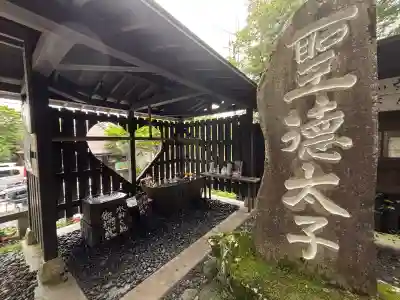 熊野皇大神社の{uncategorized: "未分類", other: "その他", undefined: "問題あり", building: "その他建物", grave: "お墓", sacred_gate: "鳥居", guardian: "狛犬", statue: "像", buddha: "仏像", history: "歴史", nature: "自然", garden: "庭園", animal: "動物", pagoda: "塔", temizu: "手水舎", mountain_gate: "山門・神門", sanctuary: "本殿・本堂", subordinate: "末社・摂社", art: "芸術", scenery: "景色", jizo: "地蔵", ema: "絵馬", goshuin: "御朱印", omikuji: "おみくじ", items: "授与品その他", amulet: "お守り", goshuincho: "御朱印帳", eats: "食事", festival: "お祭り", votive_dance: "神楽", shichigosan: "七五三参", wedding: "結婚式", experience: "体験その他", initially: "初詣", around: "周辺", anti_infection: "感染症対策"}