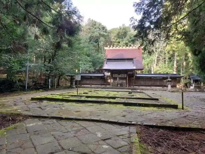 若狭彦神社(上社)の{uncategorized: "未分類", other: "その他", undefined: "問題あり", building: "その他建物", grave: "お墓", sacred_gate: "鳥居", guardian: "狛犬", statue: "像", buddha: "仏像", history: "歴史", nature: "自然", garden: "庭園", animal: "動物", pagoda: "塔", temizu: "手水舎", mountain_gate: "山門・神門", sanctuary: "本殿・本堂", subordinate: "末社・摂社", art: "芸術", scenery: "景色", jizo: "地蔵", ema: "絵馬", goshuin: "御朱印", omikuji: "おみくじ", items: "授与品その他", amulet: "お守り", goshuincho: "御朱印帳", eats: "食事", festival: "お祭り", votive_dance: "神楽", shichigosan: "七五三参", wedding: "結婚式", experience: "体験その他", initially: "初詣", around: "周辺", anti_infection: "感染症対策"}