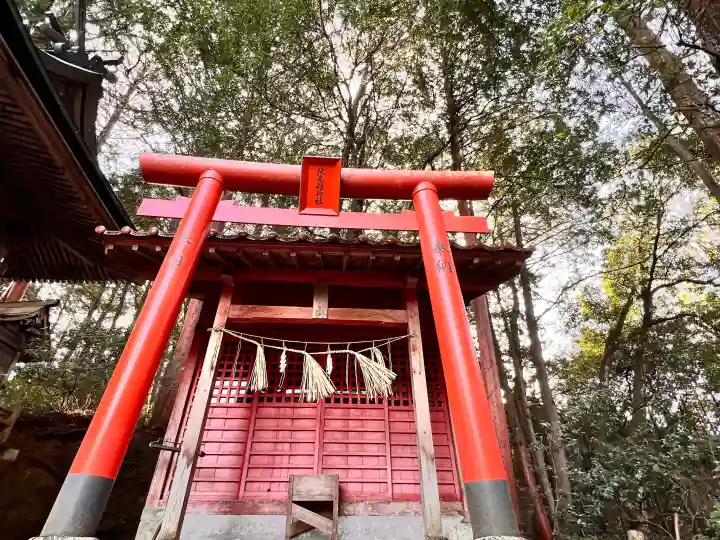 高岡神社の{uncategorized: "未分類", other: "その他", undefined: "問題あり", building: "その他建物", grave: "お墓", sacred_gate: "鳥居", guardian: "狛犬", statue: "像", buddha: "仏像", history: "歴史", nature: "自然", garden: "庭園", animal: "動物", pagoda: "塔", temizu: "手水舎", mountain_gate: "山門・神門", sanctuary: "本殿・本堂", subordinate: "末社・摂社", art: "芸術", scenery: "景色", jizo: "地蔵", ema: "絵馬", goshuin: "御朱印", omikuji: "おみくじ", items: "授与品その他", amulet: "お守り", goshuincho: "御朱印帳", eats: "食事", festival: "お祭り", votive_dance: "神楽", shichigosan: "七五三参", wedding: "結婚式", experience: "体験その他", initially: "初詣", around: "周辺", anti_infection: "感染症対策"}