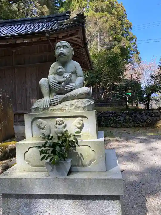鳴谷神社の狛犬