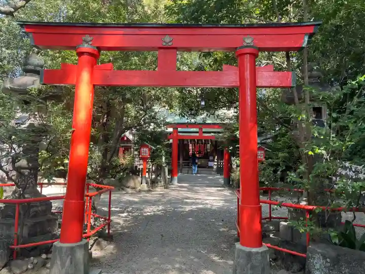 御器所八幡宮の{uncategorized: "未分類", other: "その他", undefined: "問題あり", building: "その他建物", grave: "お墓", sacred_gate: "鳥居", guardian: "狛犬", statue: "像", buddha: "仏像", history: "歴史", nature: "自然", garden: "庭園", animal: "動物", pagoda: "塔", temizu: "手水舎", mountain_gate: "山門・神門", sanctuary: "本殿・本堂", subordinate: "末社・摂社", art: "芸術", scenery: "景色", jizo: "地蔵", ema: "絵馬", goshuin: "御朱印", omikuji: "おみくじ", items: "授与品その他", amulet: "お守り", goshuincho: "御朱印帳", eats: "食事", festival: "お祭り", votive_dance: "神楽", shichigosan: "七五三参", wedding: "結婚式", experience: "体験その他", initially: "初詣", around: "周辺", anti_infection: "感染症対策"}
