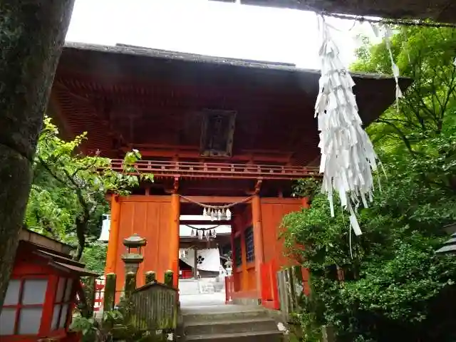 六殿神社の山門・神門