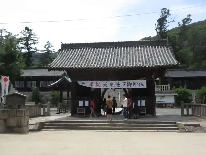 吉備津彦神社の山門・神門