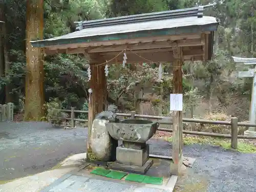 草部吉見神社の手水