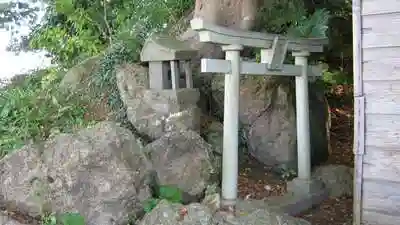 岩神社の本殿