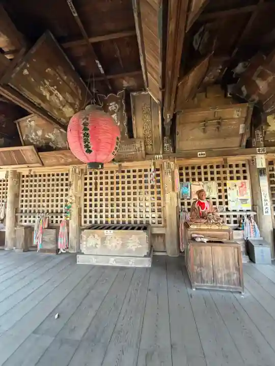 観福寺の{uncategorized: "未分類", other: "その他", undefined: "問題あり", building: "その他建物", grave: "お墓", sacred_gate: "鳥居", guardian: "狛犬", statue: "像", buddha: "仏像", history: "歴史", nature: "自然", garden: "庭園", animal: "動物", pagoda: "塔", temizu: "手水舎", mountain_gate: "山門・神門", sanctuary: "本殿・本堂", subordinate: "末社・摂社", art: "芸術", scenery: "景色", jizo: "地蔵", ema: "絵馬", goshuin: "御朱印", omikuji: "おみくじ", items: "授与品その他", amulet: "お守り", goshuincho: "御朱印帳", eats: "食事", festival: "お祭り", votive_dance: "神楽", shichigosan: "七五三参", wedding: "結婚式", experience: "体験その他", initially: "初詣", around: "周辺", anti_infection: "感染症対策"}