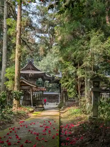 伊和神社の{uncategorized: "未分類", other: "その他", undefined: "問題あり", building: "その他建物", grave: "お墓", sacred_gate: "鳥居", guardian: "狛犬", statue: "像", buddha: "仏像", history: "歴史", nature: "自然", garden: "庭園", animal: "動物", pagoda: "塔", temizu: "手水舎", mountain_gate: "山門・神門", sanctuary: "本殿・本堂", subordinate: "末社・摂社", art: "芸術", scenery: "景色", jizo: "地蔵", ema: "絵馬", goshuin: "御朱印", omikuji: "おみくじ", items: "授与品その他", amulet: "お守り", goshuincho: "御朱印帳", eats: "食事", festival: "お祭り", votive_dance: "神楽", shichigosan: "七五三参", wedding: "結婚式", experience: "体験その他", initially: "初詣", around: "周辺", anti_infection: "感染症対策"}