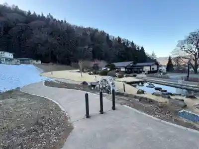 諏訪大社上社前宮の{uncategorized: "未分類", other: "その他", undefined: "問題あり", building: "その他建物", grave: "お墓", sacred_gate: "鳥居", guardian: "狛犬", statue: "像", buddha: "仏像", history: "歴史", nature: "自然", garden: "庭園", animal: "動物", pagoda: "塔", temizu: "手水舎", mountain_gate: "山門・神門", sanctuary: "本殿・本堂", subordinate: "末社・摂社", art: "芸術", scenery: "景色", jizo: "地蔵", ema: "絵馬", goshuin: "御朱印", omikuji: "おみくじ", items: "授与品その他", amulet: "お守り", goshuincho: "御朱印帳", eats: "食事", festival: "お祭り", votive_dance: "神楽", shichigosan: "七五三参", wedding: "結婚式", experience: "体験その他", initially: "初詣", around: "周辺", anti_infection: "感染症対策"}