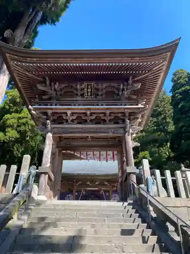 小国両神社の山門