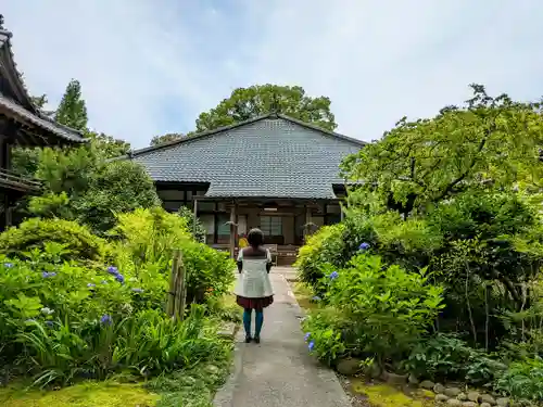 守綱寺の本殿・本堂
