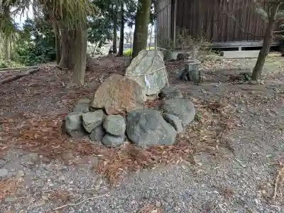 湯次神社の{uncategorized: "未分類", other: "その他", undefined: "問題あり", building: "その他建物", grave: "お墓", sacred_gate: "鳥居", guardian: "狛犬", statue: "像", buddha: "仏像", history: "歴史", nature: "自然", garden: "庭園", animal: "動物", pagoda: "塔", temizu: "手水舎", mountain_gate: "山門・神門", sanctuary: "本殿・本堂", subordinate: "末社・摂社", art: "芸術", scenery: "景色", jizo: "地蔵", ema: "絵馬", goshuin: "御朱印", omikuji: "おみくじ", items: "授与品その他", amulet: "お守り", goshuincho: "御朱印帳", eats: "食事", festival: "お祭り", votive_dance: "神楽", shichigosan: "七五三参", wedding: "結婚式", experience: "体験その他", initially: "初詣", around: "周辺", anti_infection: "感染症対策"}