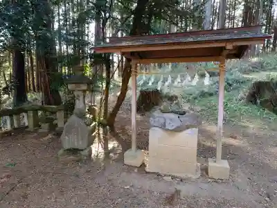 熊野神社の{uncategorized: "未分類", other: "その他", undefined: "問題あり", building: "その他建物", grave: "お墓", sacred_gate: "鳥居", guardian: "狛犬", statue: "像", buddha: "仏像", history: "歴史", nature: "自然", garden: "庭園", animal: "動物", pagoda: "塔", temizu: "手水舎", mountain_gate: "山門・神門", sanctuary: "本殿・本堂", subordinate: "末社・摂社", art: "芸術", scenery: "景色", jizo: "地蔵", ema: "絵馬", goshuin: "御朱印", omikuji: "おみくじ", items: "授与品その他", amulet: "お守り", goshuincho: "御朱印帳", eats: "食事", festival: "お祭り", votive_dance: "神楽", shichigosan: "七五三参", wedding: "結婚式", experience: "体験その他", initially: "初詣", around: "周辺", anti_infection: "感染症対策"}