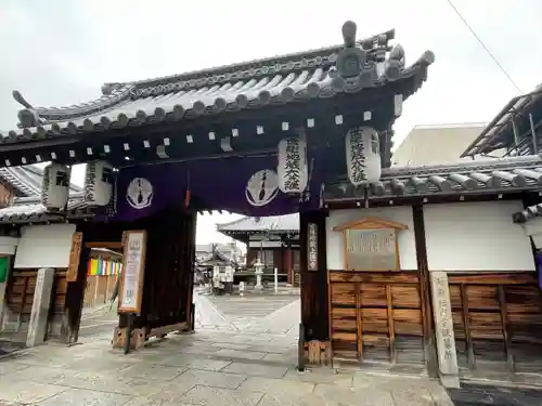 上徳寺の山門