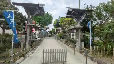 本村天満宮の{uncategorized: "未分類", other: "その他", undefined: "問題あり", building: "その他建物", grave: "お墓", sacred_gate: "鳥居", guardian: "狛犬", statue: "像", buddha: "仏像", history: "歴史", nature: "自然", garden: "庭園", animal: "動物", pagoda: "塔", temizu: "手水舎", mountain_gate: "山門・神門", sanctuary: "本殿・本堂", subordinate: "末社・摂社", art: "芸術", scenery: "景色", jizo: "地蔵", ema: "絵馬", goshuin: "御朱印", omikuji: "おみくじ", items: "授与品その他", amulet: "お守り", goshuincho: "御朱印帳", eats: "食事", festival: "お祭り", votive_dance: "神楽", shichigosan: "七五三参", wedding: "結婚式", experience: "体験その他", initially: "初詣", around: "周辺", anti_infection: "感染症対策"}