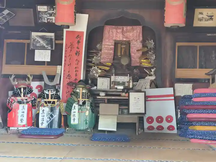 新町薬師堂の本殿・本堂