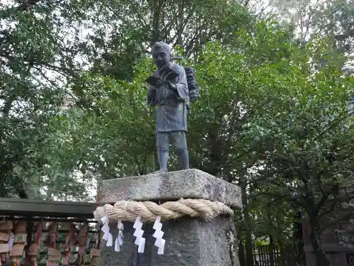 報徳二宮神社の像