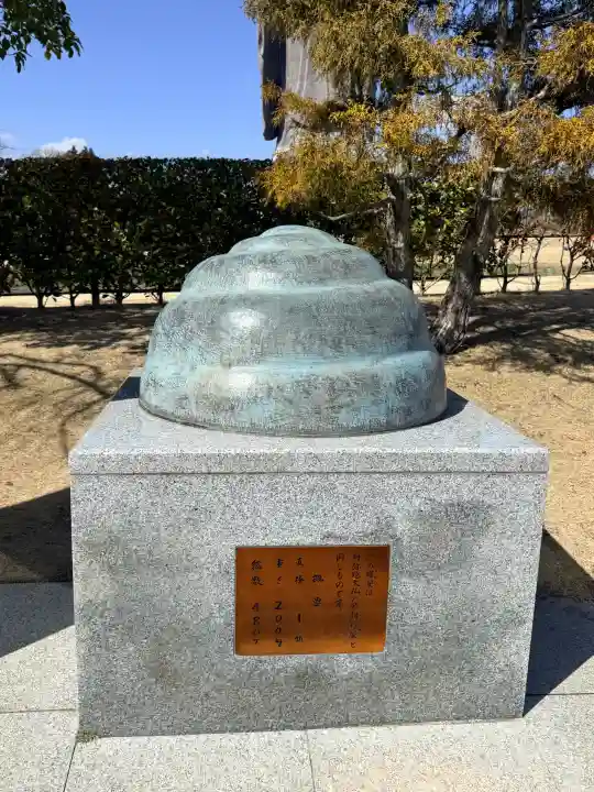 東本願寺本廟 牛久浄苑(牛久大仏)の{uncategorized: "未分類", other: "その他", undefined: "問題あり", building: "その他建物", grave: "お墓", sacred_gate: "鳥居", guardian: "狛犬", statue: "像", buddha: "仏像", history: "歴史", nature: "自然", garden: "庭園", animal: "動物", pagoda: "塔", temizu: "手水舎", mountain_gate: "山門・神門", sanctuary: "本殿・本堂", subordinate: "末社・摂社", art: "芸術", scenery: "景色", jizo: "地蔵", ema: "絵馬", goshuin: "御朱印", omikuji: "おみくじ", items: "授与品その他", amulet: "お守り", goshuincho: "御朱印帳", eats: "食事", festival: "お祭り", votive_dance: "神楽", shichigosan: "七五三参", wedding: "結婚式", experience: "体験その他", initially: "初詣", around: "周辺", anti_infection: "感染症対策"}