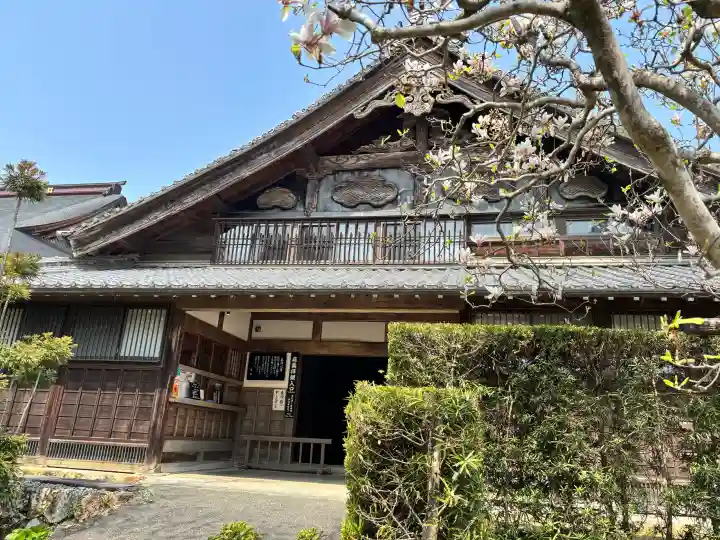 龍潭寺の{uncategorized: "未分類", other: "その他", undefined: "問題あり", building: "その他建物", grave: "お墓", sacred_gate: "鳥居", guardian: "狛犬", statue: "像", buddha: "仏像", history: "歴史", nature: "自然", garden: "庭園", animal: "動物", pagoda: "塔", temizu: "手水舎", mountain_gate: "山門・神門", sanctuary: "本殿・本堂", subordinate: "末社・摂社", art: "芸術", scenery: "景色", jizo: "地蔵", ema: "絵馬", goshuin: "御朱印", omikuji: "おみくじ", items: "授与品その他", amulet: "お守り", goshuincho: "御朱印帳", eats: "食事", festival: "お祭り", votive_dance: "神楽", shichigosan: "七五三参", wedding: "結婚式", experience: "体験その他", initially: "初詣", around: "周辺", anti_infection: "感染症対策"}