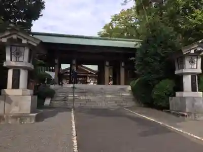東郷神社の山門・神門
