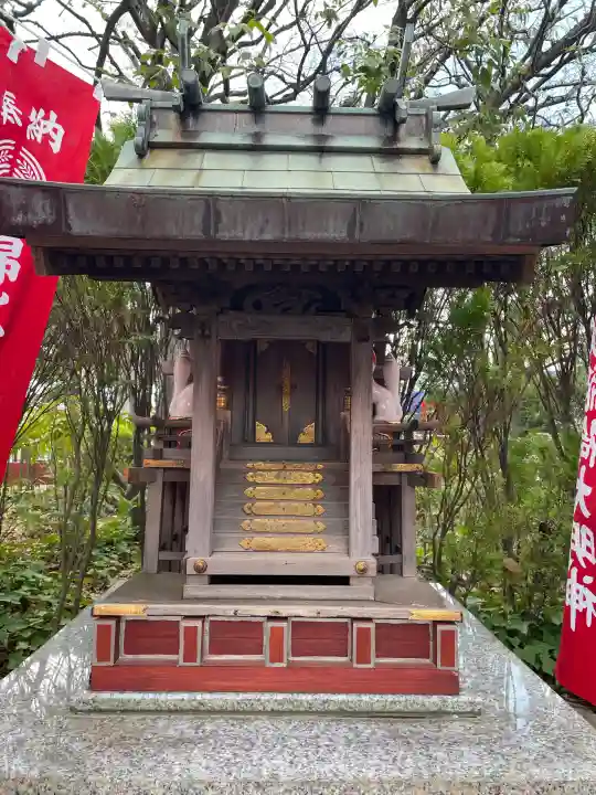 錦秋稲荷大明神の{uncategorized: "未分類", other: "その他", undefined: "問題あり", building: "その他建物", grave: "お墓", sacred_gate: "鳥居", guardian: "狛犬", statue: "像", buddha: "仏像", history: "歴史", nature: "自然", garden: "庭園", animal: "動物", pagoda: "塔", temizu: "手水舎", mountain_gate: "山門・神門", sanctuary: "本殿・本堂", subordinate: "末社・摂社", art: "芸術", scenery: "景色", jizo: "地蔵", ema: "絵馬", goshuin: "御朱印", omikuji: "おみくじ", items: "授与品その他", amulet: "お守り", goshuincho: "御朱印帳", eats: "食事", festival: "お祭り", votive_dance: "神楽", shichigosan: "七五三参", wedding: "結婚式", experience: "体験その他", initially: "初詣", around: "周辺", anti_infection: "感染症対策"}
