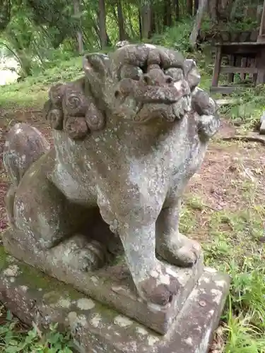 鬼死骸八幡神社の狛犬