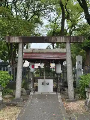 六所宮の{uncategorized: "未分類", other: "その他", undefined: "問題あり", building: "その他建物", grave: "お墓", sacred_gate: "鳥居", guardian: "狛犬", statue: "像", buddha: "仏像", history: "歴史", nature: "自然", garden: "庭園", animal: "動物", pagoda: "塔", temizu: "手水舎", mountain_gate: "山門・神門", sanctuary: "本殿・本堂", subordinate: "末社・摂社", art: "芸術", scenery: "景色", jizo: "地蔵", ema: "絵馬", goshuin: "御朱印", omikuji: "おみくじ", items: "授与品その他", amulet: "お守り", goshuincho: "御朱印帳", eats: "食事", festival: "お祭り", votive_dance: "神楽", shichigosan: "七五三参", wedding: "結婚式", experience: "体験その他", initially: "初詣", around: "周辺", anti_infection: "感染症対策"}