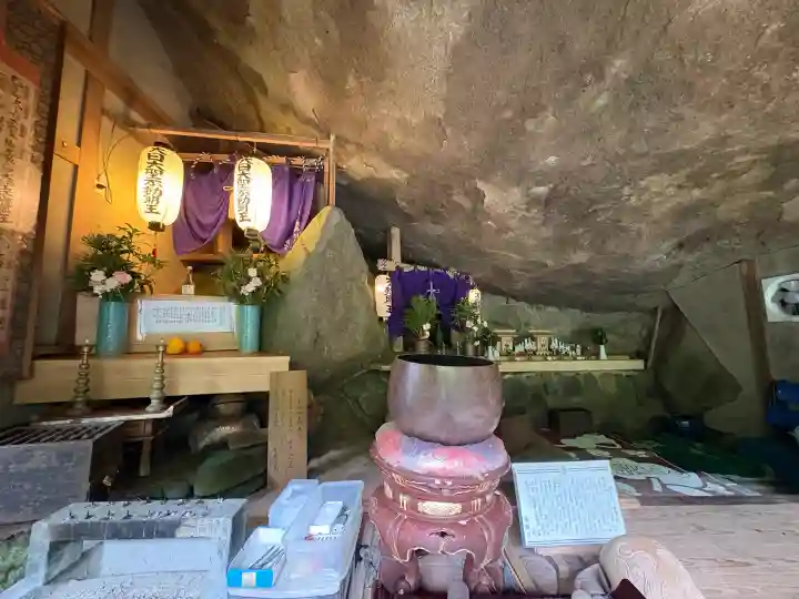 奇絶峡不動明王の{uncategorized: "未分類", other: "その他", undefined: "問題あり", building: "その他建物", grave: "お墓", sacred_gate: "鳥居", guardian: "狛犬", statue: "像", buddha: "仏像", history: "歴史", nature: "自然", garden: "庭園", animal: "動物", pagoda: "塔", temizu: "手水舎", mountain_gate: "山門・神門", sanctuary: "本殿・本堂", subordinate: "末社・摂社", art: "芸術", scenery: "景色", jizo: "地蔵", ema: "絵馬", goshuin: "御朱印", omikuji: "おみくじ", items: "授与品その他", amulet: "お守り", goshuincho: "御朱印帳", eats: "食事", festival: "お祭り", votive_dance: "神楽", shichigosan: "七五三参", wedding: "結婚式", experience: "体験その他", initially: "初詣", around: "周辺", anti_infection: "感染症対策"}