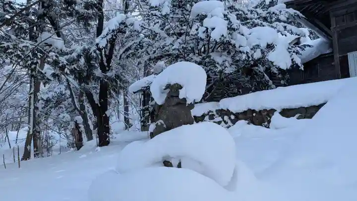 旭山稲荷金刀比羅神社の狛犬