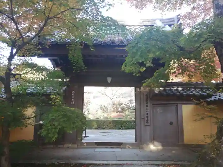 西明寺の山門・神門