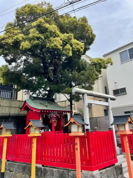馬場子育稲荷神社の{uncategorized: "未分類", other: "その他", undefined: "問題あり", building: "その他建物", grave: "お墓", sacred_gate: "鳥居", guardian: "狛犬", statue: "像", buddha: "仏像", history: "歴史", nature: "自然", garden: "庭園", animal: "動物", pagoda: "塔", temizu: "手水舎", mountain_gate: "山門・神門", sanctuary: "本殿・本堂", subordinate: "末社・摂社", art: "芸術", scenery: "景色", jizo: "地蔵", ema: "絵馬", goshuin: "御朱印", omikuji: "おみくじ", items: "授与品その他", amulet: "お守り", goshuincho: "御朱印帳", eats: "食事", festival: "お祭り", votive_dance: "神楽", shichigosan: "七五三参", wedding: "結婚式", experience: "体験その他", initially: "初詣", around: "周辺", anti_infection: "感染症対策"}
