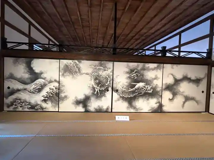 龍安寺の{uncategorized: "未分類", other: "その他", undefined: "問題あり", building: "その他建物", grave: "お墓", sacred_gate: "鳥居", guardian: "狛犬", statue: "像", buddha: "仏像", history: "歴史", nature: "自然", garden: "庭園", animal: "動物", pagoda: "塔", temizu: "手水舎", mountain_gate: "山門・神門", sanctuary: "本殿・本堂", subordinate: "末社・摂社", art: "芸術", scenery: "景色", jizo: "地蔵", ema: "絵馬", goshuin: "御朱印", omikuji: "おみくじ", items: "授与品その他", amulet: "お守り", goshuincho: "御朱印帳", eats: "食事", festival: "お祭り", votive_dance: "神楽", shichigosan: "七五三参", wedding: "結婚式", experience: "体験その他", initially: "初詣", around: "周辺", anti_infection: "感染症対策"}