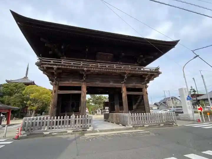 甚目寺の山門・神門