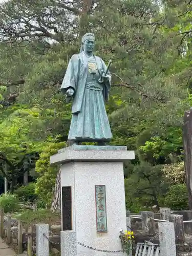高幡不動尊　金剛寺の{uncategorized: "未分類", other: "その他", undefined: "問題あり", building: "その他建物", grave: "お墓", sacred_gate: "鳥居", guardian: "狛犬", statue: "像", buddha: "仏像", history: "歴史", nature: "自然", garden: "庭園", animal: "動物", pagoda: "塔", temizu: "手水舎", mountain_gate: "山門・神門", sanctuary: "本殿・本堂", subordinate: "末社・摂社", art: "芸術", scenery: "景色", jizo: "地蔵", ema: "絵馬", goshuin: "御朱印", omikuji: "おみくじ", items: "授与品その他", amulet: "お守り", goshuincho: "御朱印帳", eats: "食事", festival: "お祭り", votive_dance: "神楽", shichigosan: "七五三参", wedding: "結婚式", experience: "体験その他", initially: "初詣", around: "周辺", anti_infection: "感染症対策"}