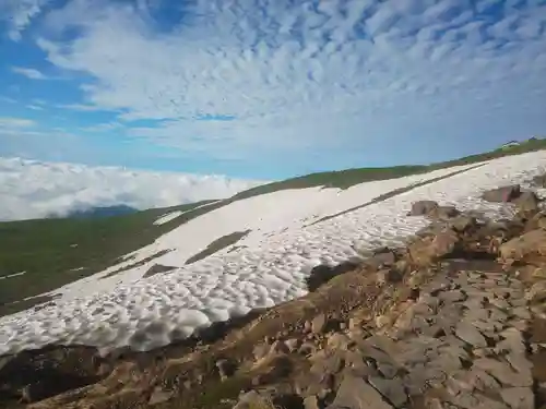 月山神社本宮の周辺