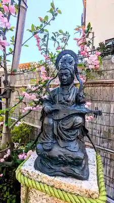 駒込妙義神社の像