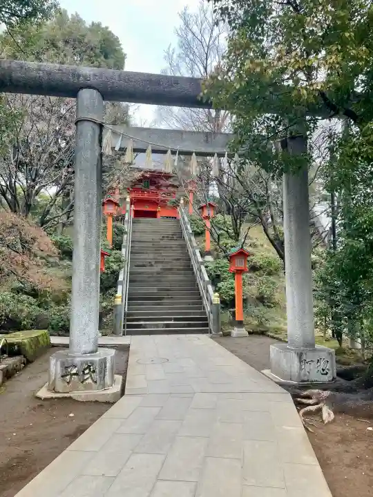穴八幡宮の{uncategorized: "未分類", other: "その他", undefined: "問題あり", building: "その他建物", grave: "お墓", sacred_gate: "鳥居", guardian: "狛犬", statue: "像", buddha: "仏像", history: "歴史", nature: "自然", garden: "庭園", animal: "動物", pagoda: "塔", temizu: "手水舎", mountain_gate: "山門・神門", sanctuary: "本殿・本堂", subordinate: "末社・摂社", art: "芸術", scenery: "景色", jizo: "地蔵", ema: "絵馬", goshuin: "御朱印", omikuji: "おみくじ", items: "授与品その他", amulet: "お守り", goshuincho: "御朱印帳", eats: "食事", festival: "お祭り", votive_dance: "神楽", shichigosan: "七五三参", wedding: "結婚式", experience: "体験その他", initially: "初詣", around: "周辺", anti_infection: "感染症対策"}