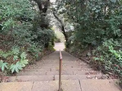 蛟蝄神社奥の宮の{uncategorized: "未分類", other: "その他", undefined: "問題あり", building: "その他建物", grave: "お墓", sacred_gate: "鳥居", guardian: "狛犬", statue: "像", buddha: "仏像", history: "歴史", nature: "自然", garden: "庭園", animal: "動物", pagoda: "塔", temizu: "手水舎", mountain_gate: "山門・神門", sanctuary: "本殿・本堂", subordinate: "末社・摂社", art: "芸術", scenery: "景色", jizo: "地蔵", ema: "絵馬", goshuin: "御朱印", omikuji: "おみくじ", items: "授与品その他", amulet: "お守り", goshuincho: "御朱印帳", eats: "食事", festival: "お祭り", votive_dance: "神楽", shichigosan: "七五三参", wedding: "結婚式", experience: "体験その他", initially: "初詣", around: "周辺", anti_infection: "感染症対策"}