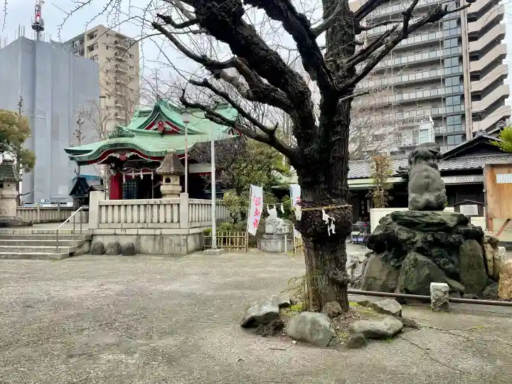 河原町稲荷神社の{uncategorized: "未分類", other: "その他", undefined: "問題あり", building: "その他建物", grave: "お墓", sacred_gate: "鳥居", guardian: "狛犬", statue: "像", buddha: "仏像", history: "歴史", nature: "自然", garden: "庭園", animal: "動物", pagoda: "塔", temizu: "手水舎", mountain_gate: "山門・神門", sanctuary: "本殿・本堂", subordinate: "末社・摂社", art: "芸術", scenery: "景色", jizo: "地蔵", ema: "絵馬", goshuin: "御朱印", omikuji: "おみくじ", items: "授与品その他", amulet: "お守り", goshuincho: "御朱印帳", eats: "食事", festival: "お祭り", votive_dance: "神楽", shichigosan: "七五三参", wedding: "結婚式", experience: "体験その他", initially: "初詣", around: "周辺", anti_infection: "感染症対策"}