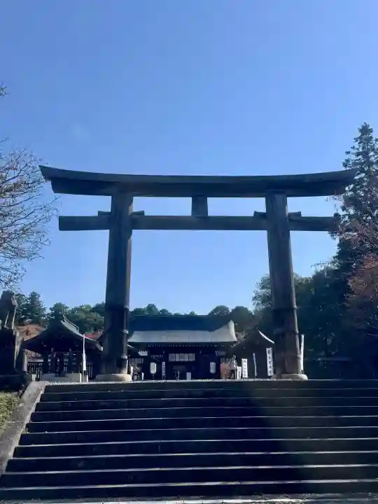 吉野神宮の{uncategorized: "未分類", other: "その他", undefined: "問題あり", building: "その他建物", grave: "お墓", sacred_gate: "鳥居", guardian: "狛犬", statue: "像", buddha: "仏像", history: "歴史", nature: "自然", garden: "庭園", animal: "動物", pagoda: "塔", temizu: "手水舎", mountain_gate: "山門・神門", sanctuary: "本殿・本堂", subordinate: "末社・摂社", art: "芸術", scenery: "景色", jizo: "地蔵", ema: "絵馬", goshuin: "御朱印", omikuji: "おみくじ", items: "授与品その他", amulet: "お守り", goshuincho: "御朱印帳", eats: "食事", festival: "お祭り", votive_dance: "神楽", shichigosan: "七五三参", wedding: "結婚式", experience: "体験その他", initially: "初詣", around: "周辺", anti_infection: "感染症対策"}