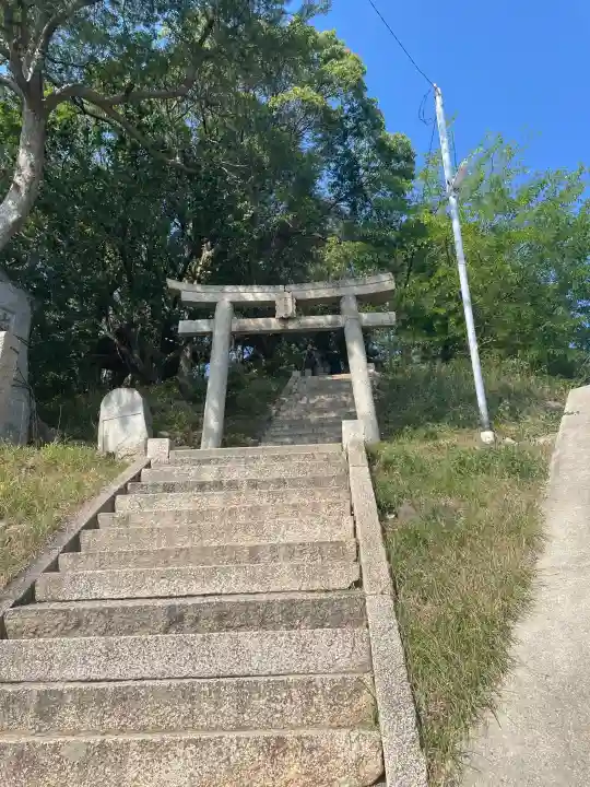 豊玉姫神社の{uncategorized: "未分類", other: "その他", undefined: "問題あり", building: "その他建物", grave: "お墓", sacred_gate: "鳥居", guardian: "狛犬", statue: "像", buddha: "仏像", history: "歴史", nature: "自然", garden: "庭園", animal: "動物", pagoda: "塔", temizu: "手水舎", mountain_gate: "山門・神門", sanctuary: "本殿・本堂", subordinate: "末社・摂社", art: "芸術", scenery: "景色", jizo: "地蔵", ema: "絵馬", goshuin: "御朱印", omikuji: "おみくじ", items: "授与品その他", amulet: "お守り", goshuincho: "御朱印帳", eats: "食事", festival: "お祭り", votive_dance: "神楽", shichigosan: "七五三参", wedding: "結婚式", experience: "体験その他", initially: "初詣", around: "周辺", anti_infection: "感染症対策"}