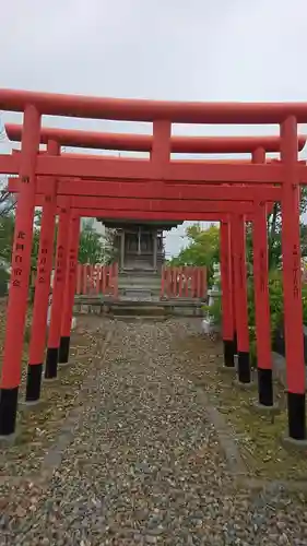 春影稲荷神社の鳥居