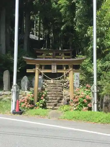 十殿神社の建物その他