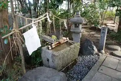 九帝王宮 萱野神社の手水舎