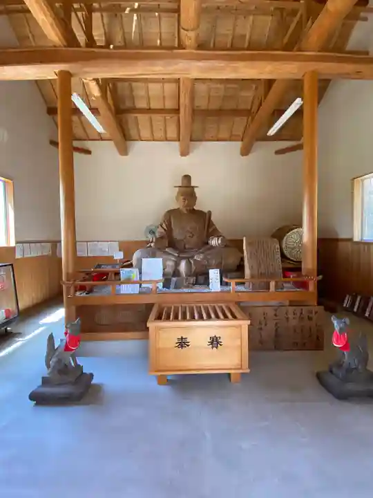 海山道神社の像