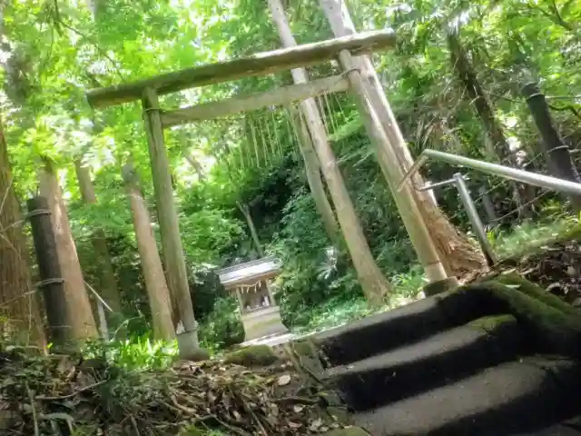 鎌足稲荷神社(鎌足稲荷社)の鳥居