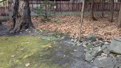 札幌鑛霊神社の庭園