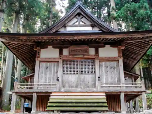 白川八幡神社の本殿