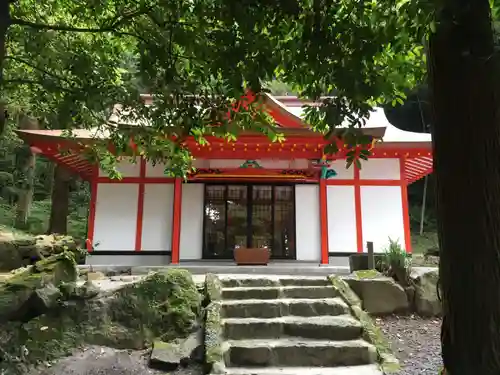 石體神社の本殿